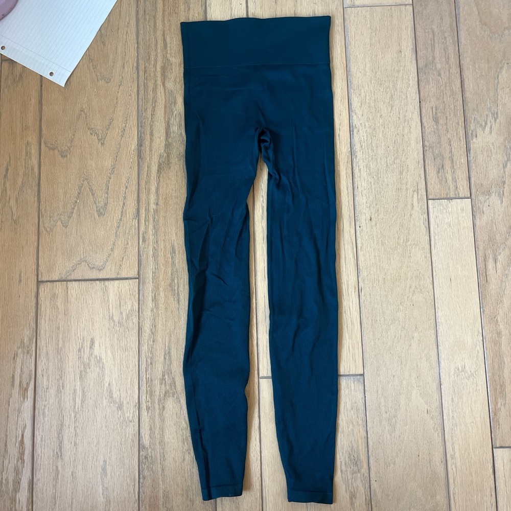 teal leggings from aritzia by babaton